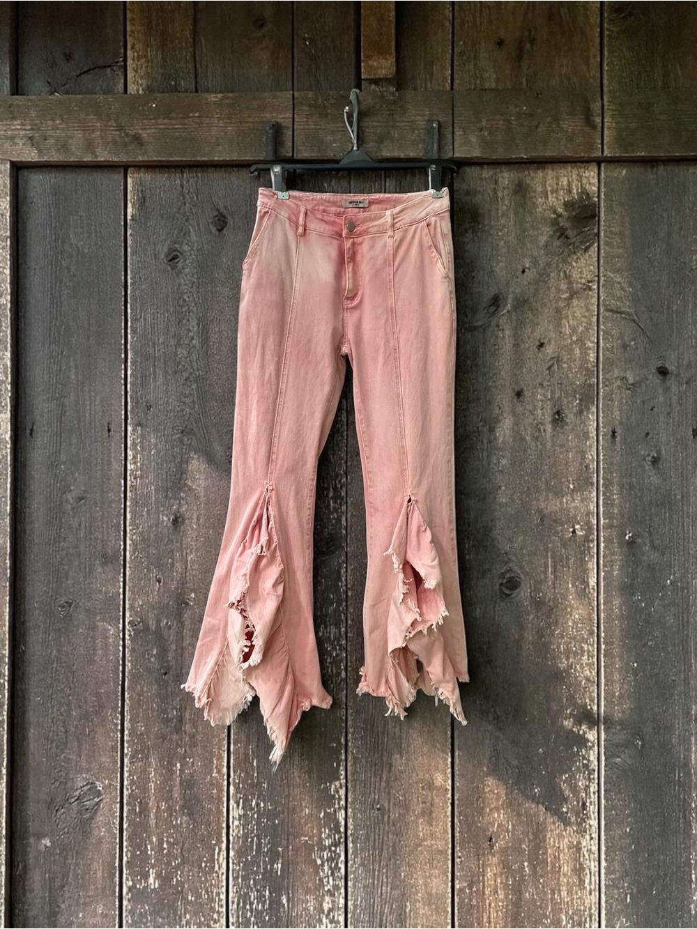 American Bazi Boho Ruffled Jeans. Stretchy.
Pink Mineral Wash. Size: Large-Tall